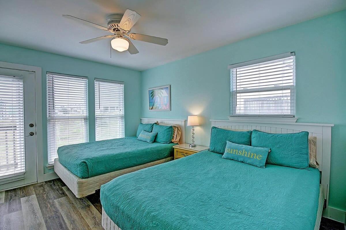 La Playa Paradise 4 Bedrooms 3 Bathrooms Home — photo 21