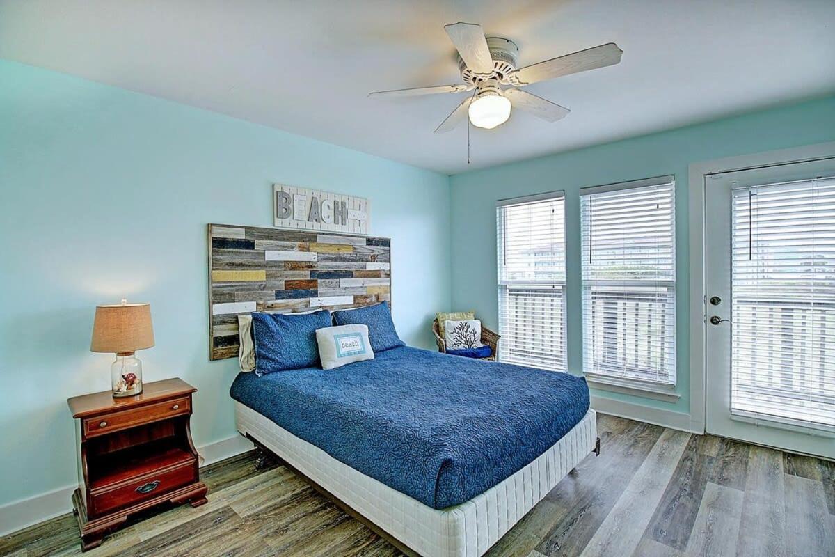 La Playa Paradise 4 Bedrooms 3 Bathrooms Home — photo 23