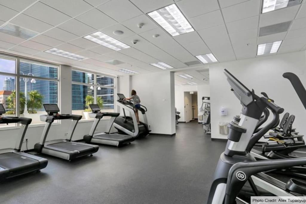 Luxury 1 BDR • 30th Floor • Brickell • Water Views - 5