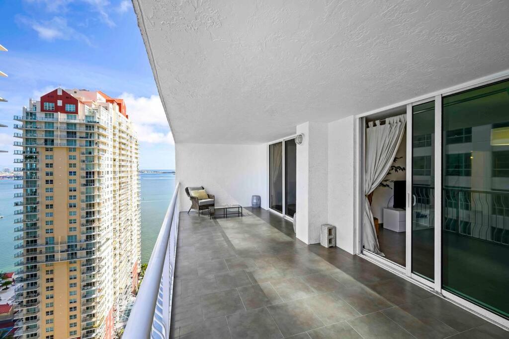 Luxury 1 BDR • 30th Floor • Brickell • Water Views - 3