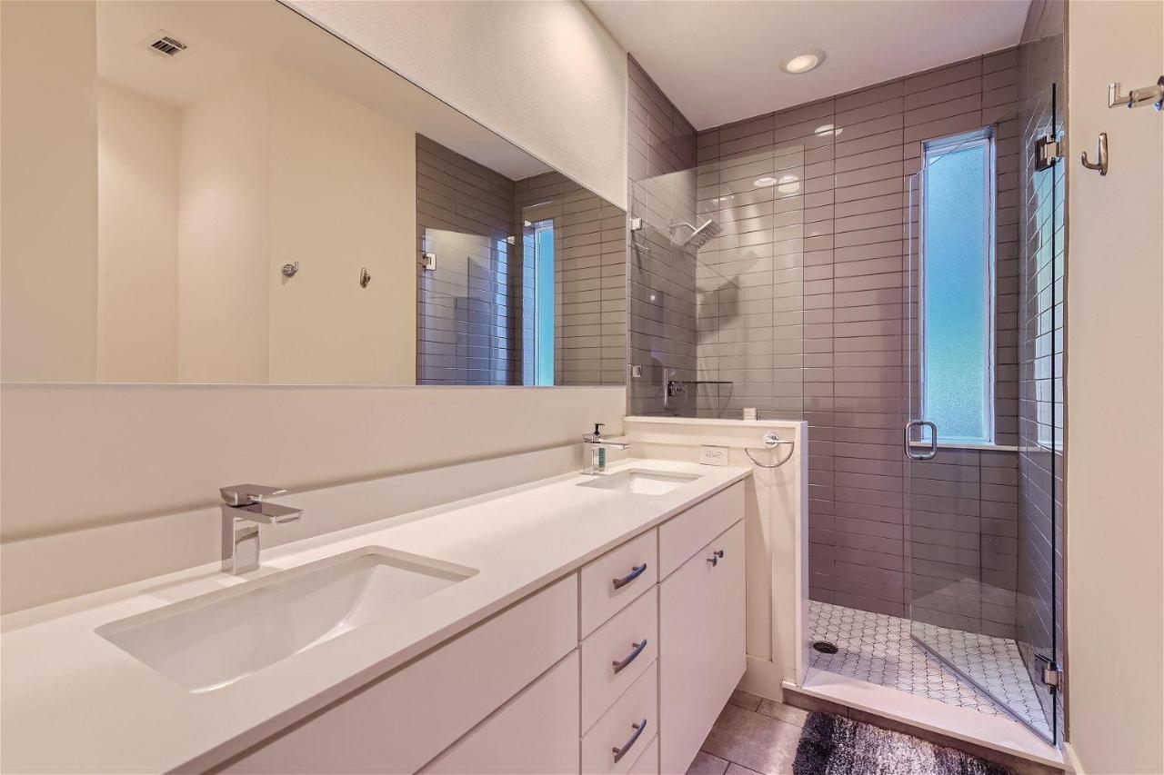 Off the hook in Austin with Chic 2BR Retreat plus Firepit - 5