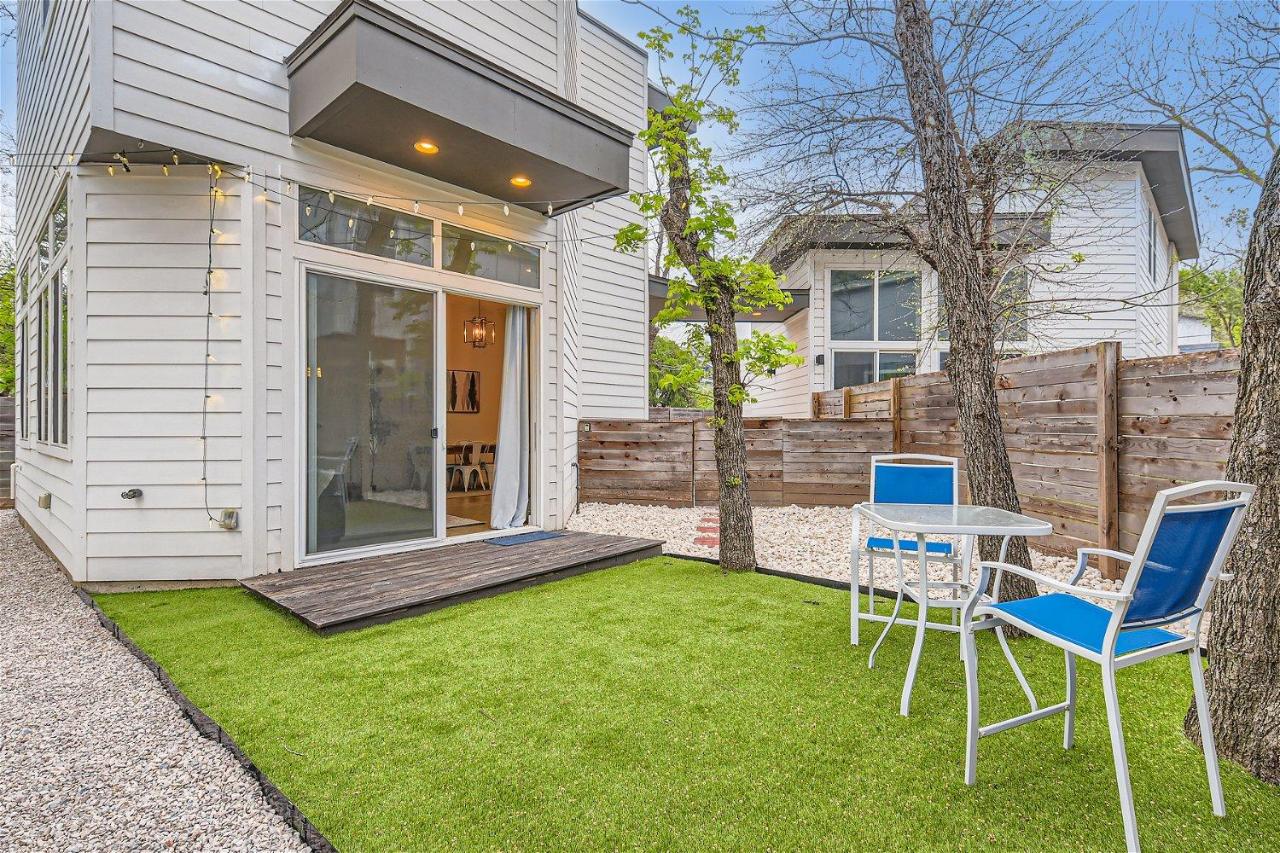 Off the hook in Austin with Chic 2BR Retreat plus Firepit - 4