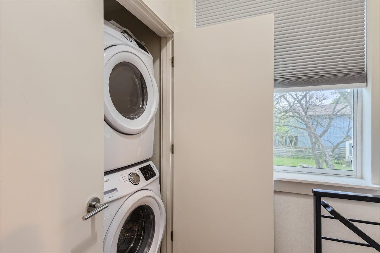 Off the hook in Austin with Chic 2BR Retreat plus Firepit - 2