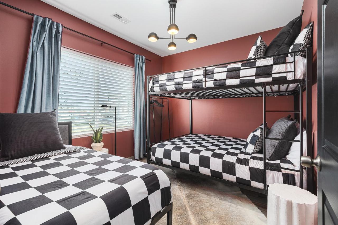 Condo Near Downtown WALK to restaurants, bars & music - 4