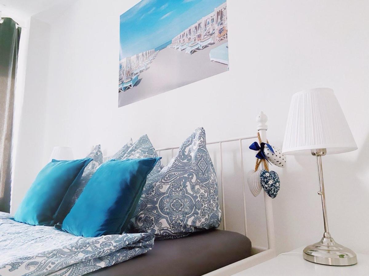 Amazing apartment in the heart of Berlin next to Check Point Charlie, 1 to 4 Guests
