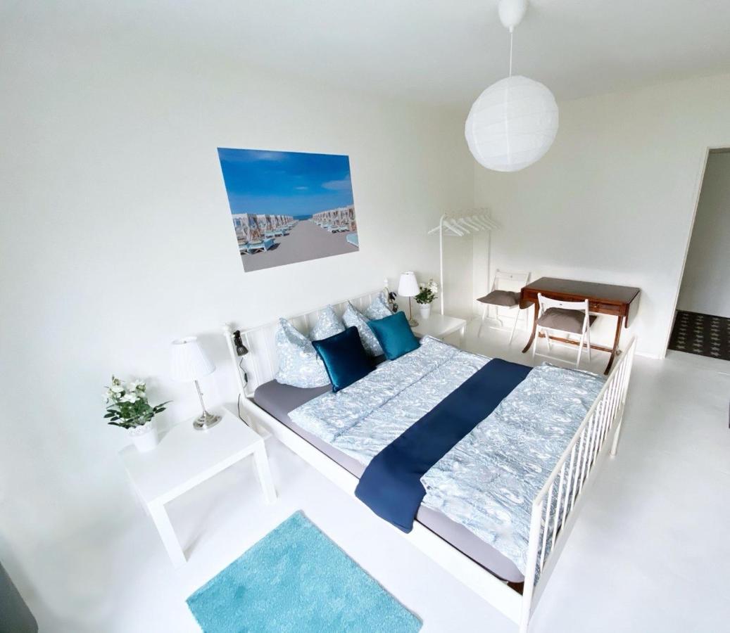 Amazing apartment in the heart of Berlin next to Check Point Charlie, 1 to 4 Guests