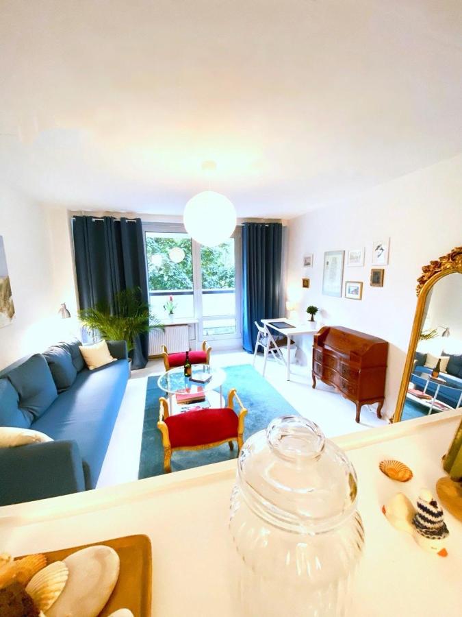 Amazing apartment in the heart of Berlin next to Check Point Charlie, 1 to 4 Guests
