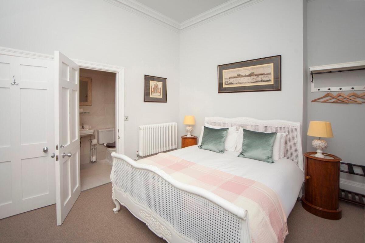 Beautiful City Centre Apartment - Bath - 3