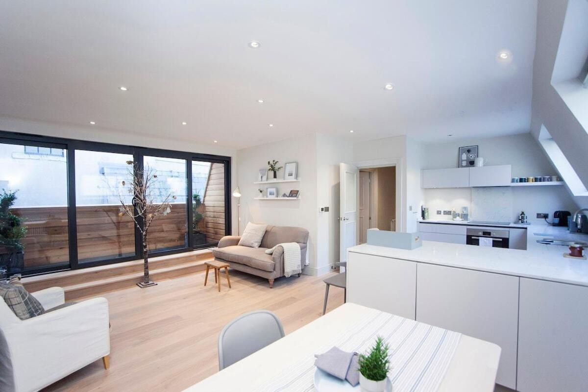 Stylish Wood Street Apartment - City Centre - 2