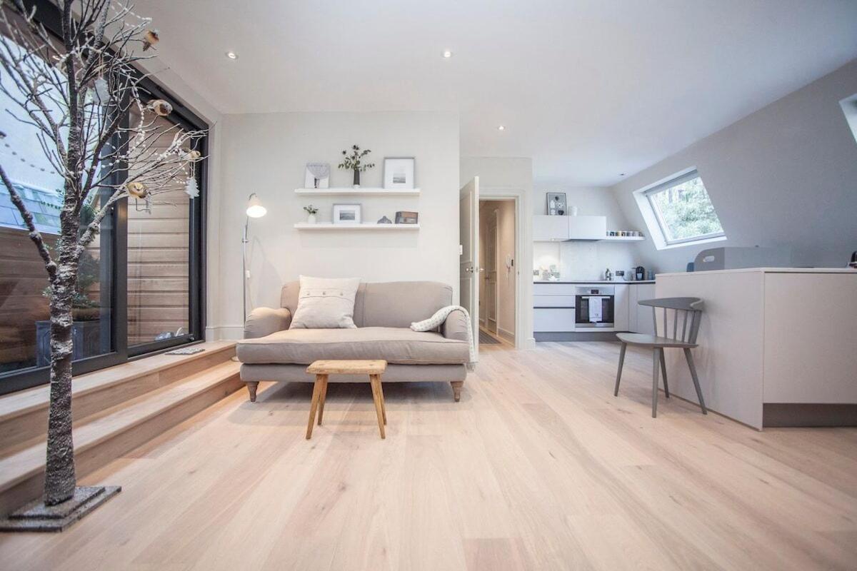 Stylish Wood Street Apartment - City Centre - 4
