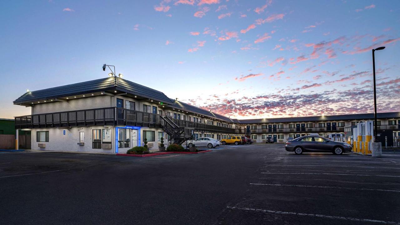 Broadway Motel — photo 1