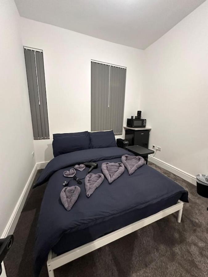 Vauxhall Victoria moments away - 2