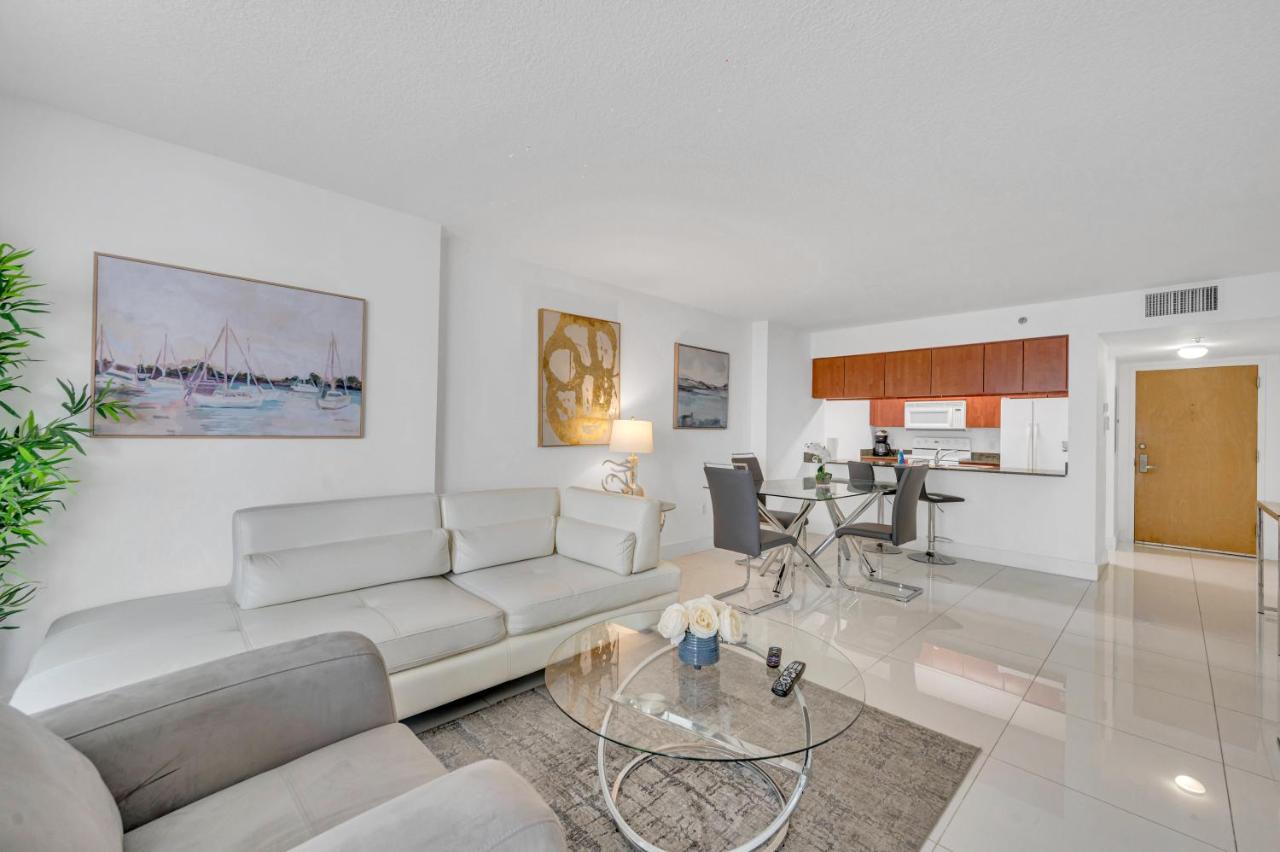 Luxury 1 Bedroom Apartment • Brickell • Unique Views - 4