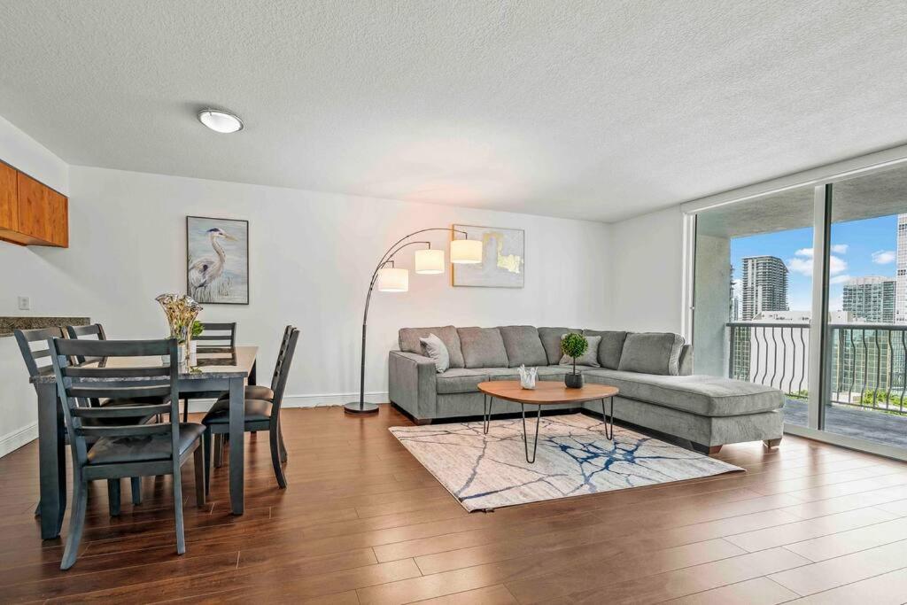 Comfy 28th floor • Brickell • Ocean & City Views