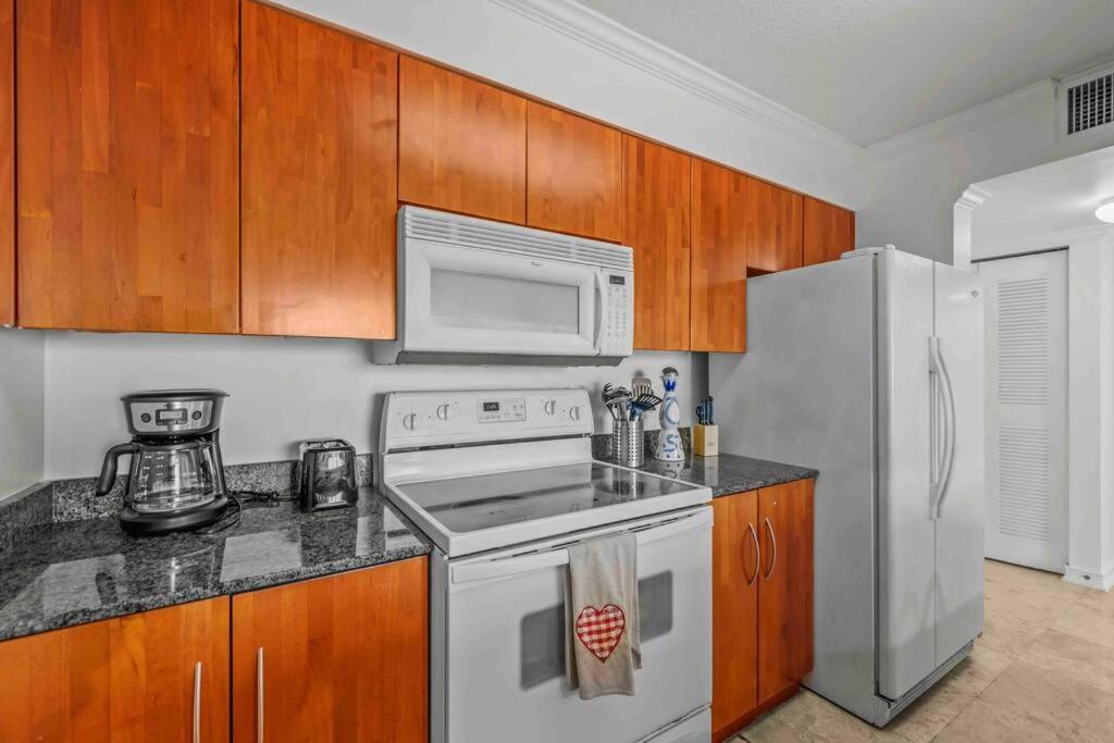 Exquisite 1 Bed • 33 Floor •Brickell • Ocean Views - 2