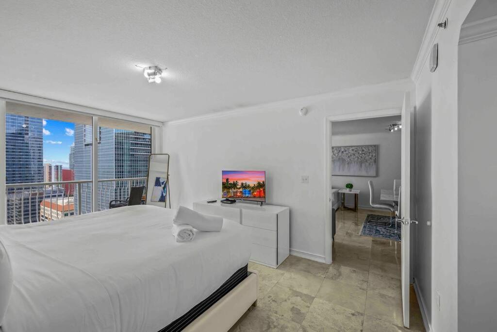 Exquisite 1 Bed • 33 Floor •Brickell • Ocean Views - 4