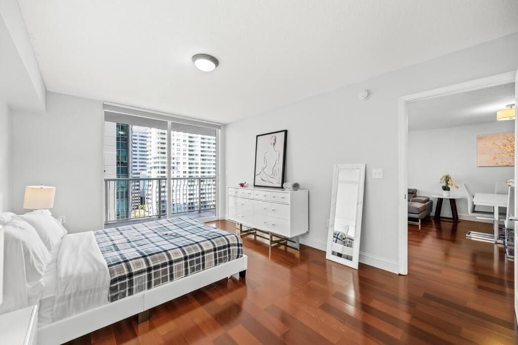 Splendid 1 Bed Apartment • Brickell • Water Views - 5