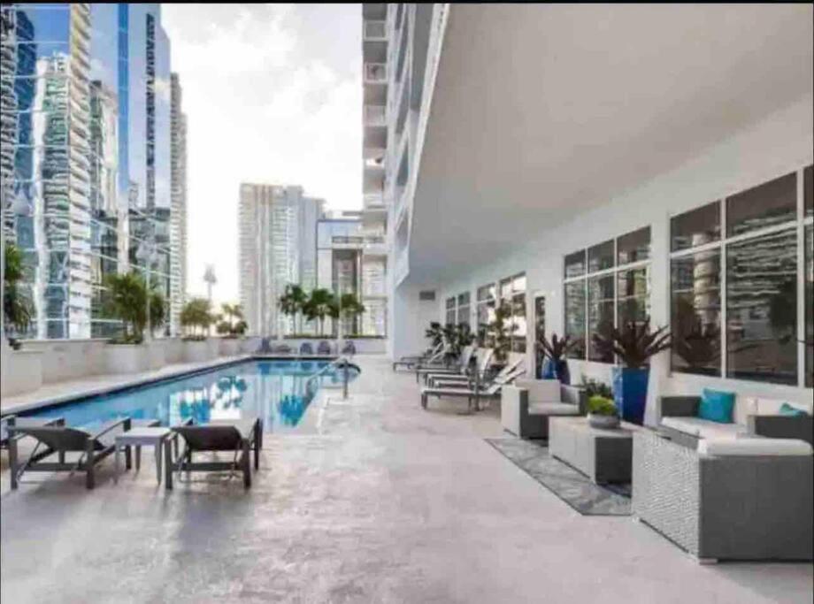 Spacious 36th FLR 1 BD 1 BT • Brickell • Bay View - 4