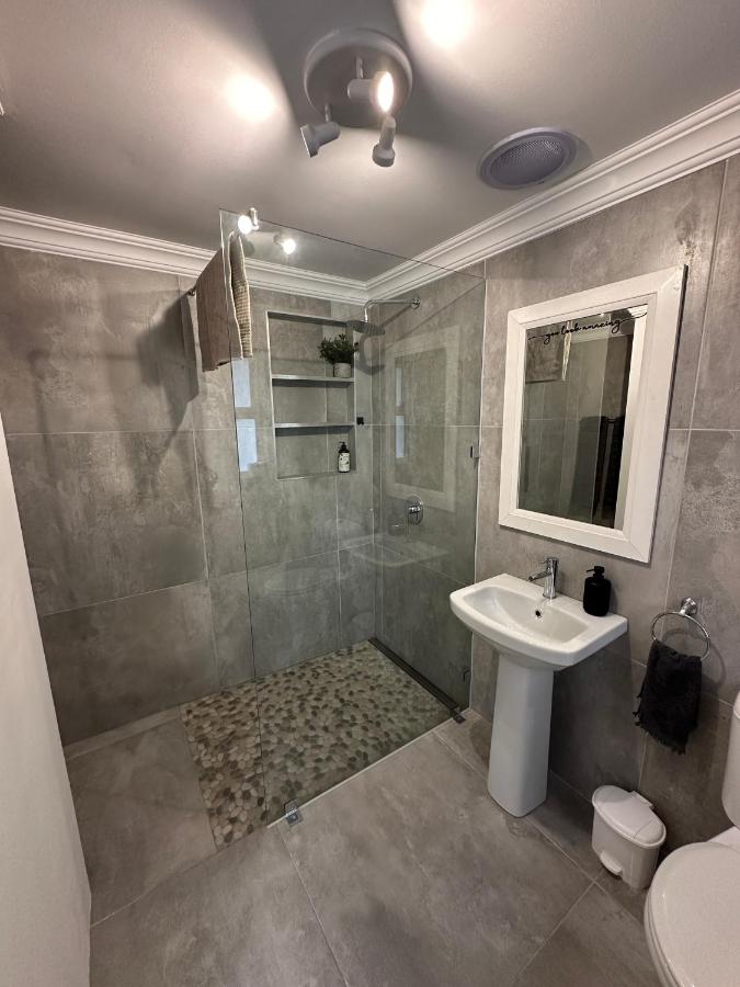 Camellia Cottage - Bay Room - 3