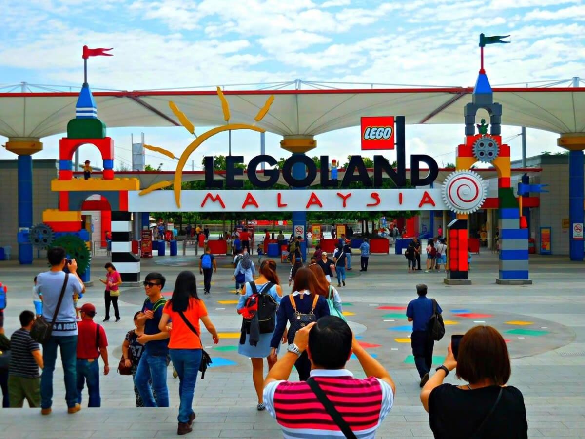 Lux 3BR Suite Puteri Harbour Near Legoland & Hello Kitty with Water Views - 3