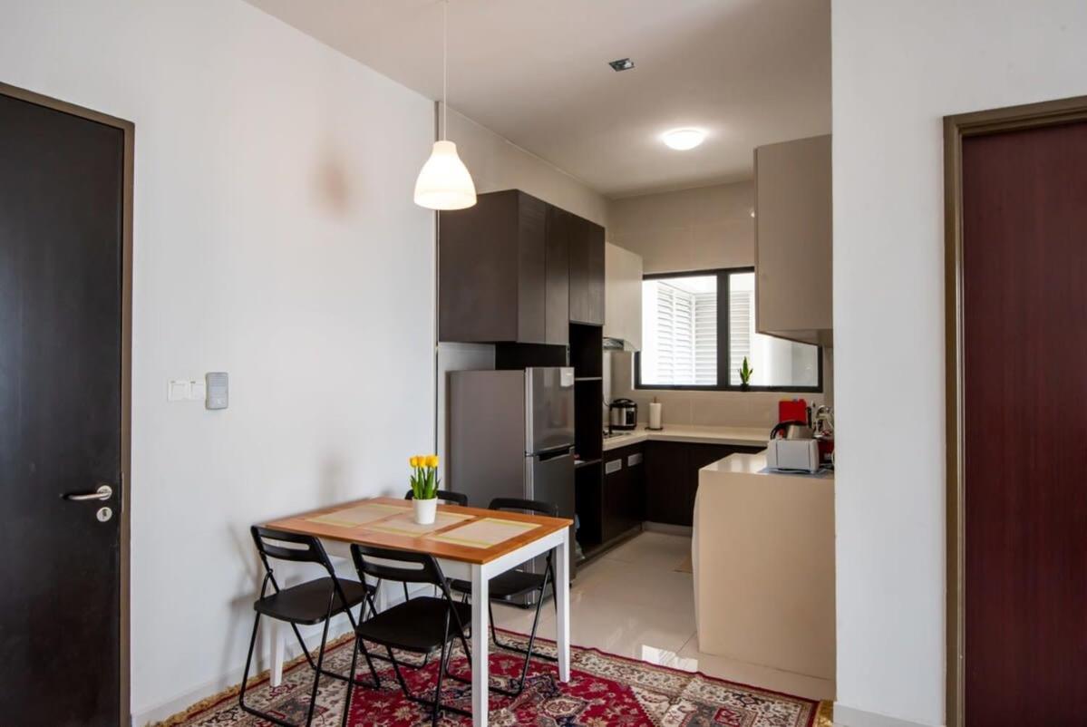 A Stylish 2BR Suite Water Views Free Parking - 5