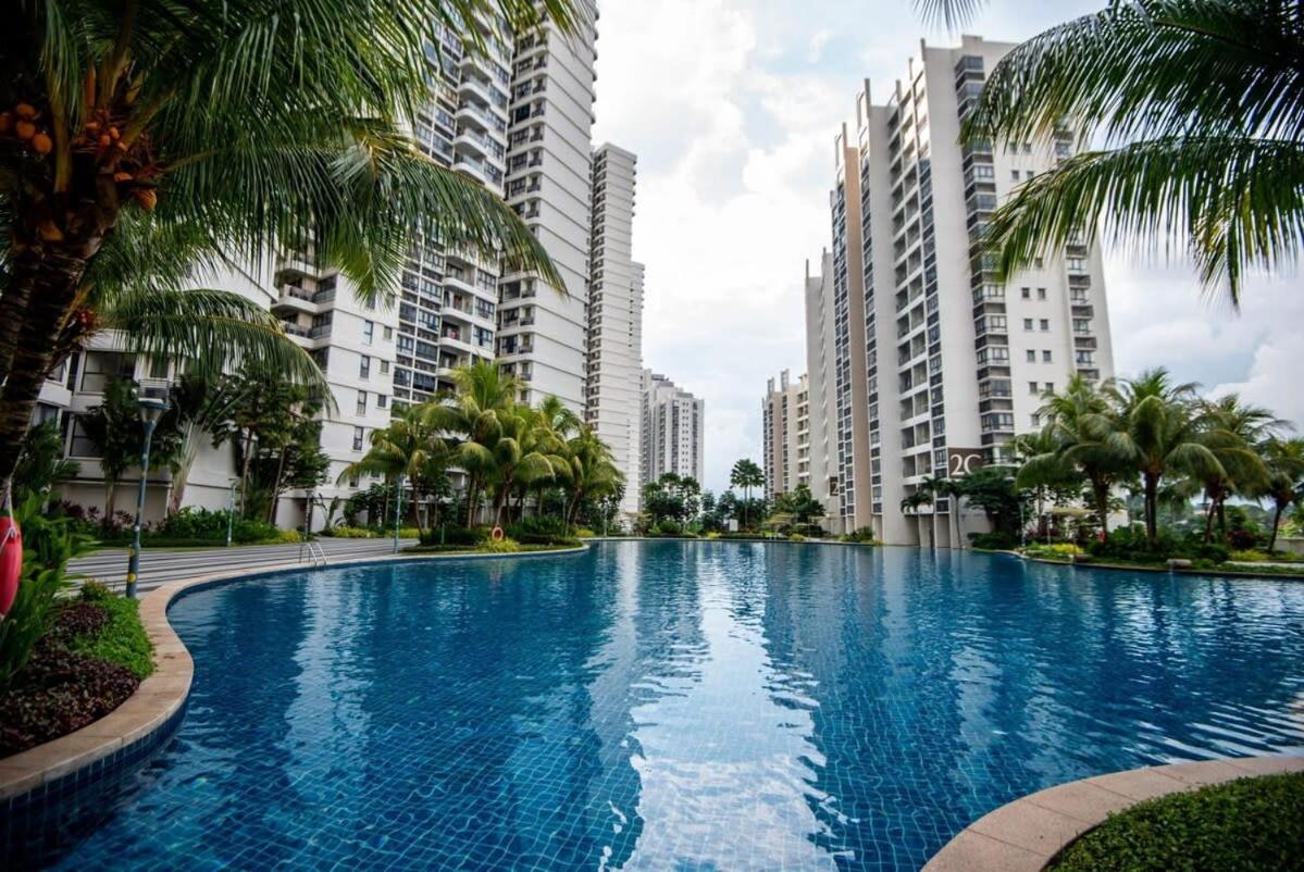 A Stylish 2BR Suite Water Views Free Parking - 4