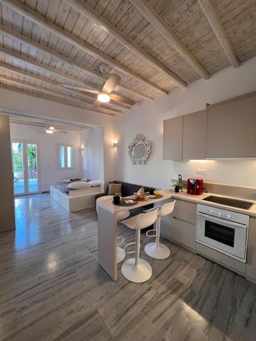 “Myrto” Apartments- Ornos Beach - 4