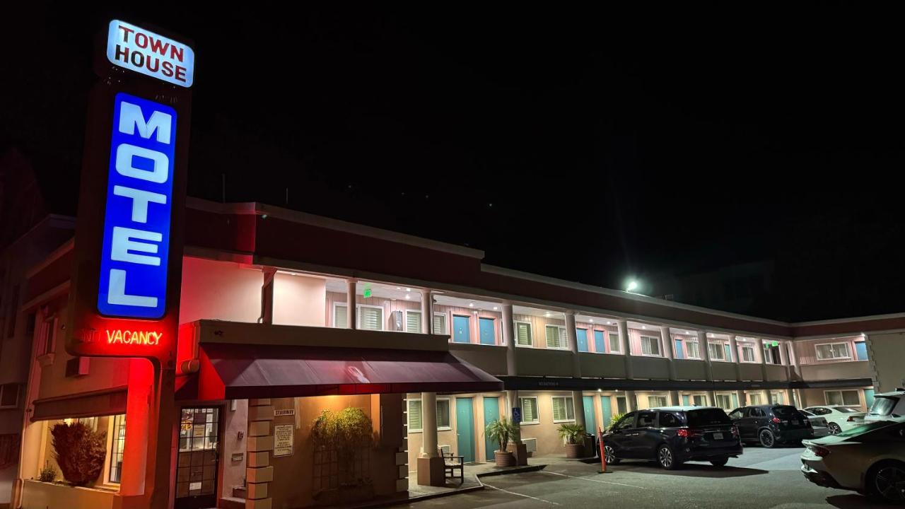 Townhouse Motel — photo 10
