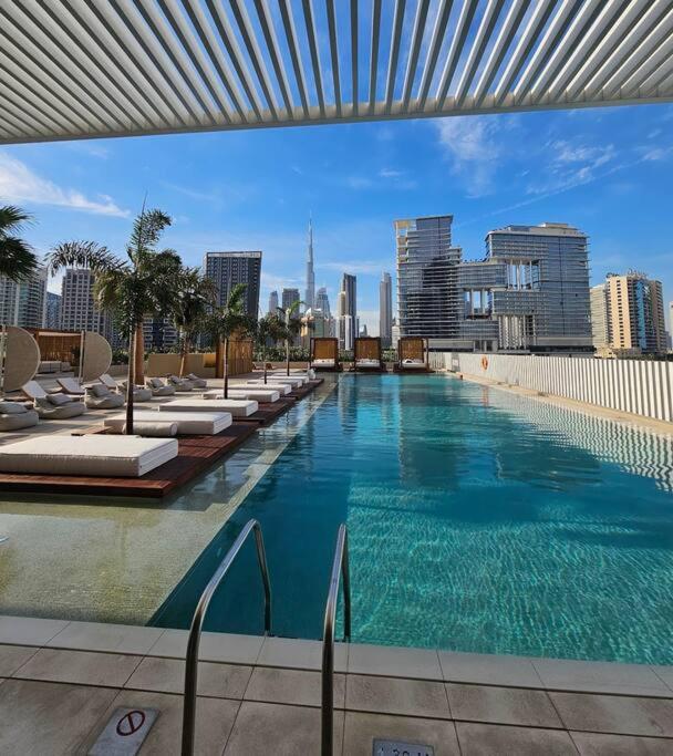 Houzzze #4 DesignStudio Burj Khalifa view - 4