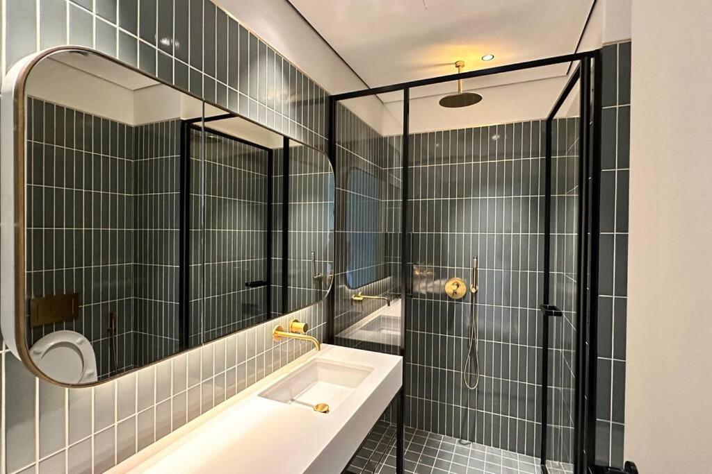 Houzzze #4 DesignStudio Burj Khalifa view - 3