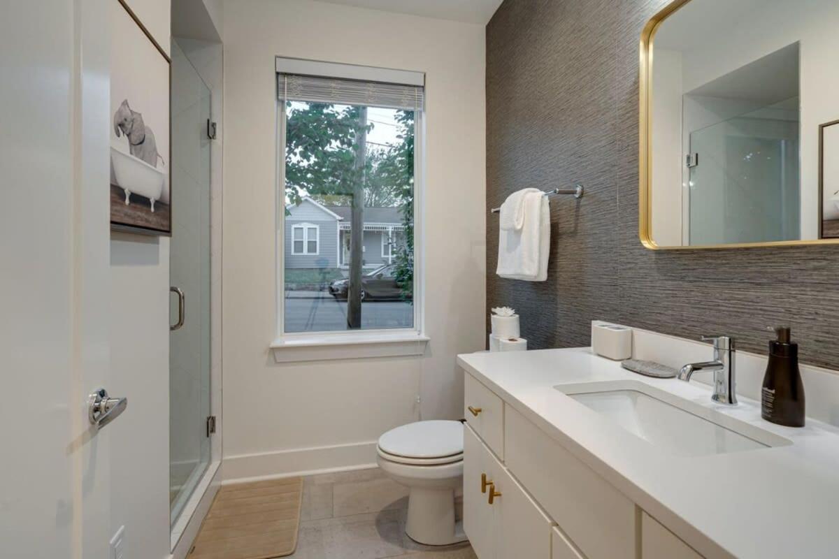 Luxury Townhouse with Rooftop Deck Less than 10 mins to Downtown - 3