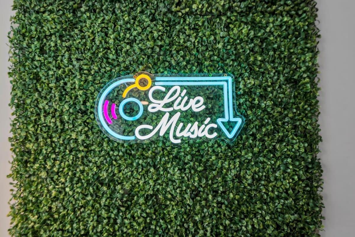 Modern Nations Condo - Walkable - 5 Mi Downtown - 5