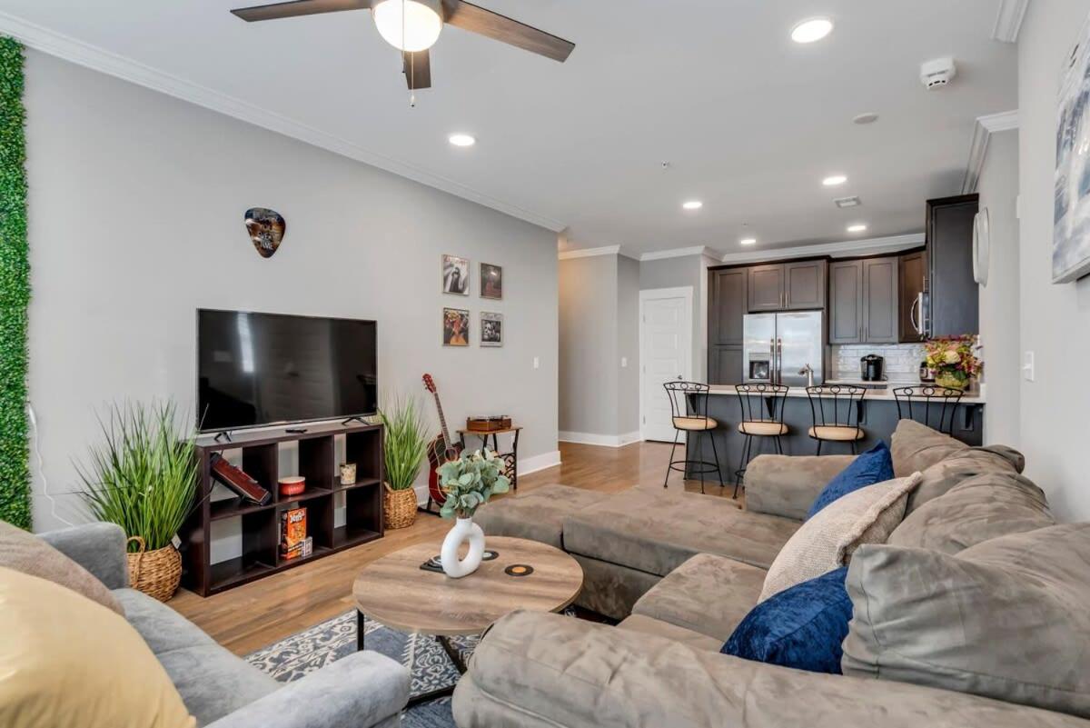 Modern Nations Condo - Walkable - 5 Mi Downtown - 2