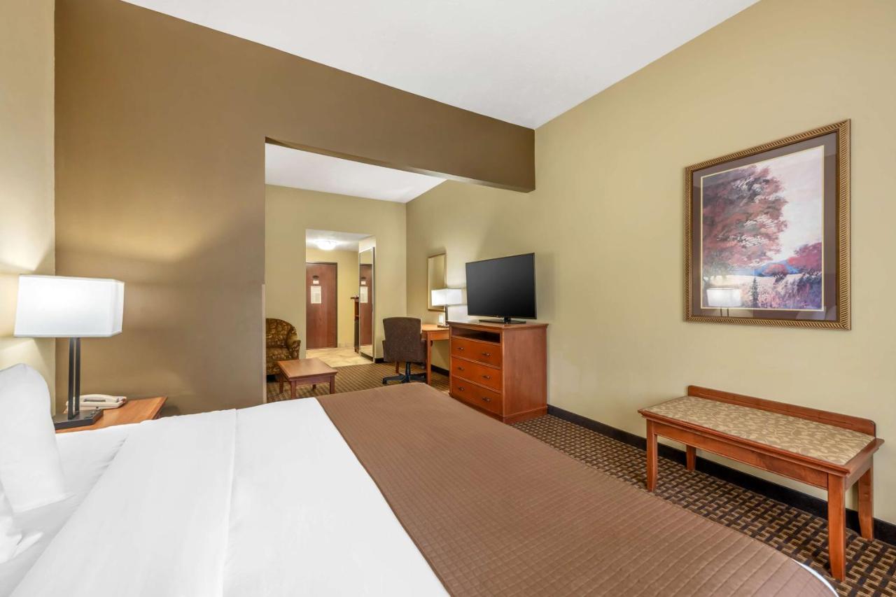 Pam's Value Inn — photo 18