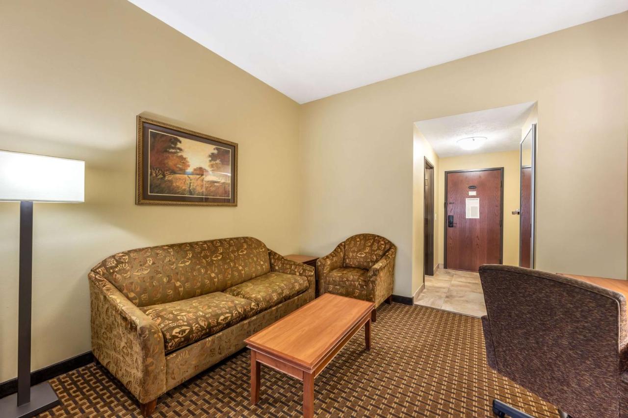 Pam's Value Inn — photo 19