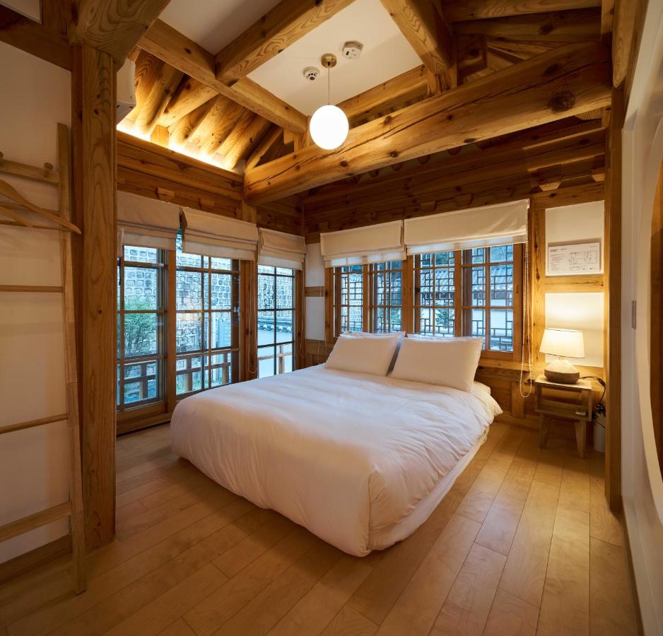 Luxury Hanok Serenity Villa - 2
