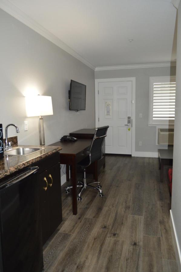 Fairview Inn & Suites — photo 20