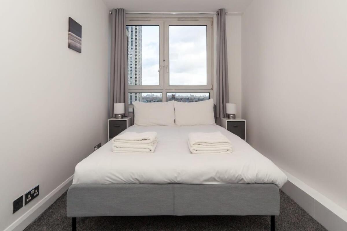 3 Bedroom Old Street Apartment - City Views - 2