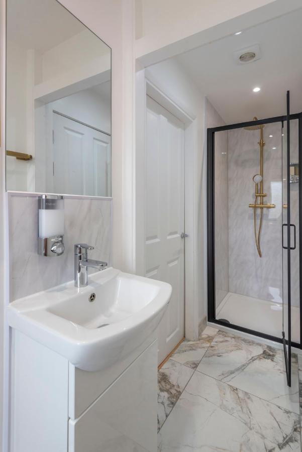 BRAND NEW The Palms: Luxury Family Residence - 3