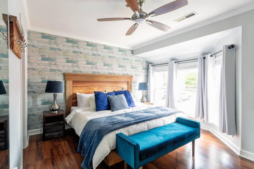 Walk To Broadway Charming Modern Historic Townhome - 2