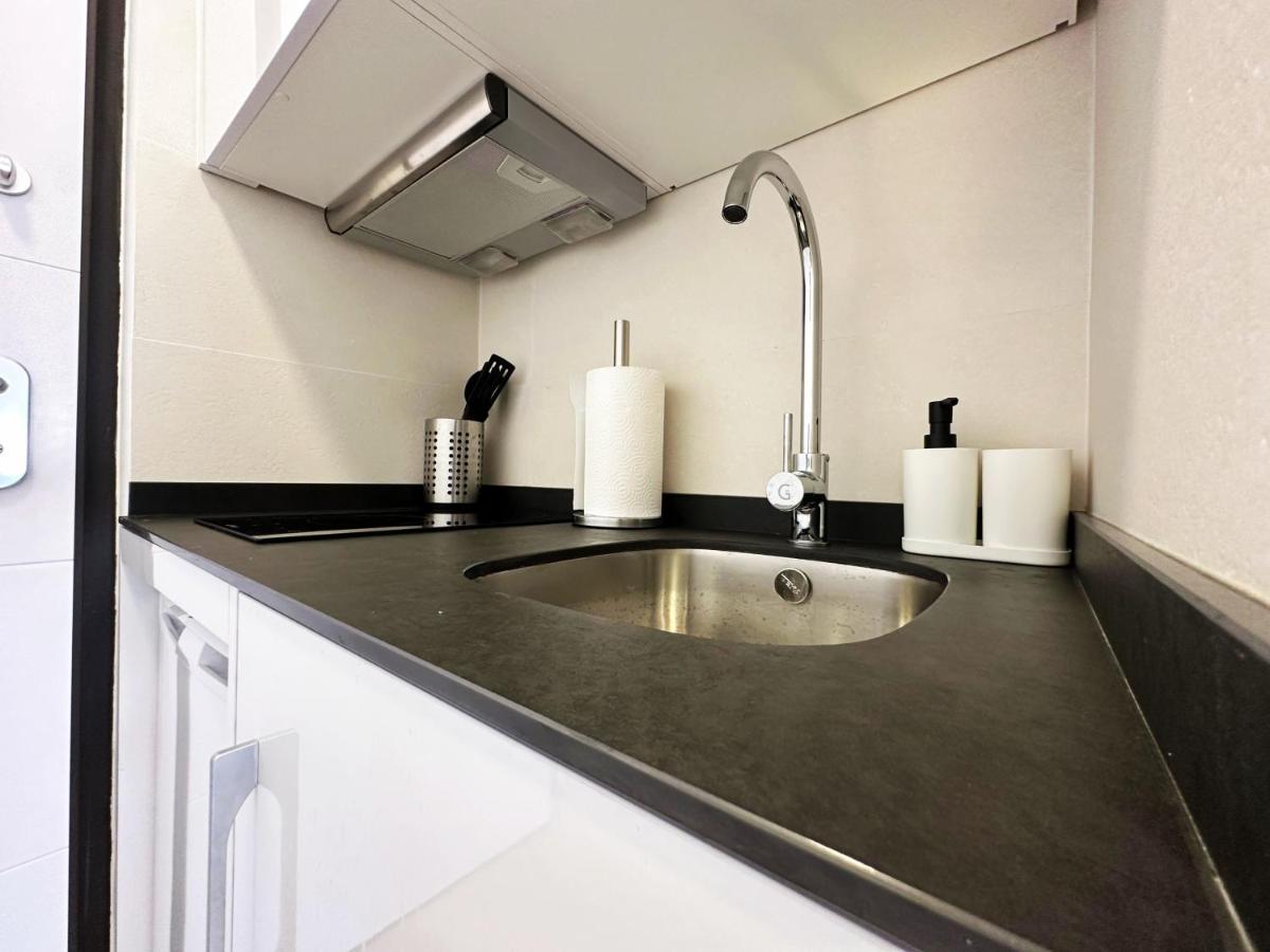 Top Floor Sea View Central Apartment with Seasonal Pool Walking Distance to the Beach by Namaste Elite - 4