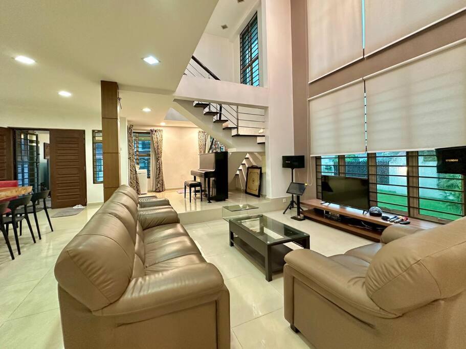 Comfort Gather Near CIQ 5B3B - 5