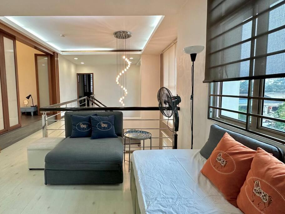 Comfort Gather Near CIQ 5B3B - 2