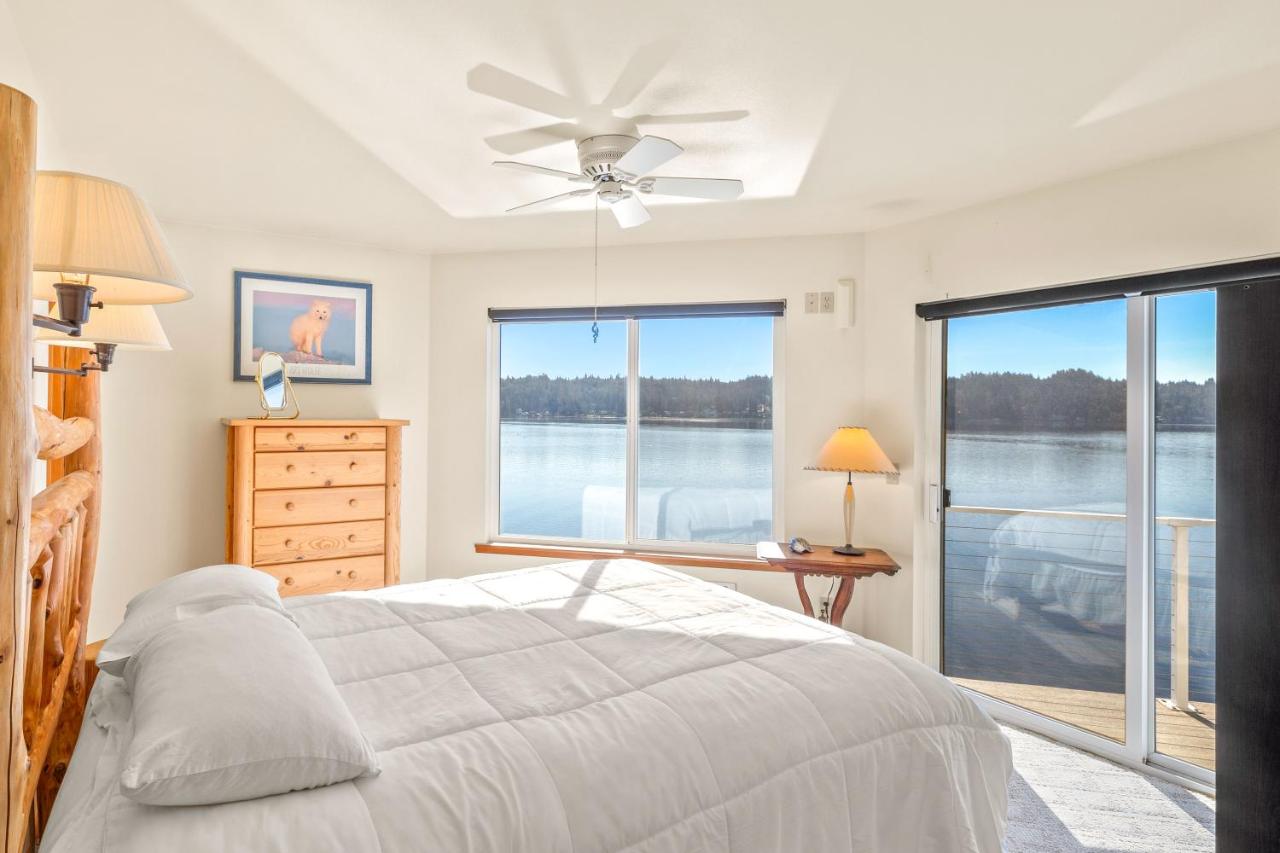 Gladwin Beach House — photo 9