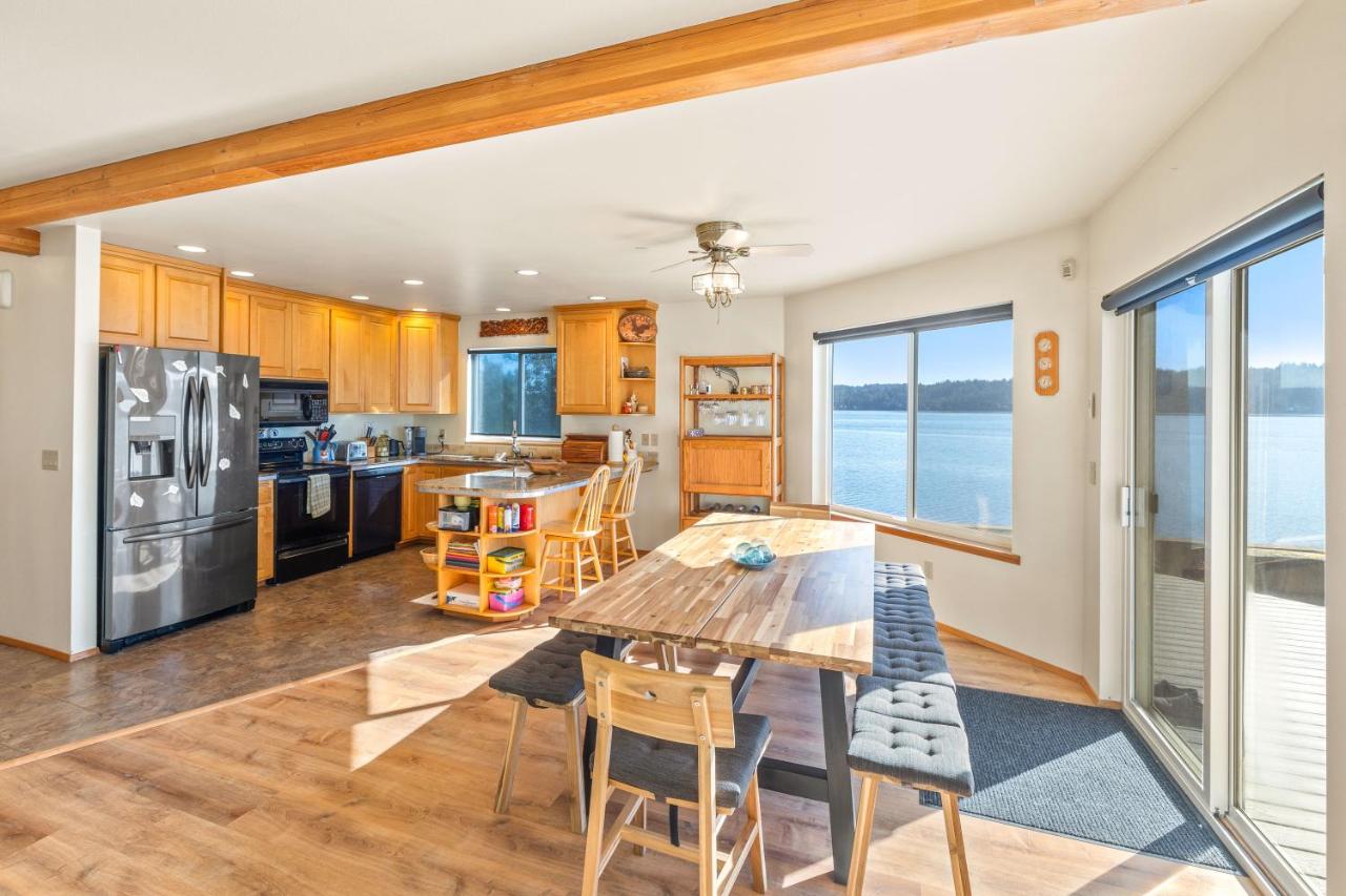 Gladwin Beach House — photo 24