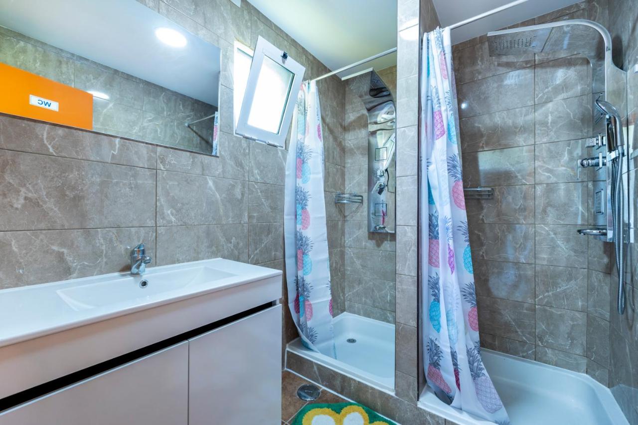 The Macarena Beach Hostel - 3