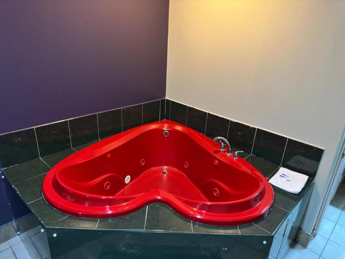 Texas Inn and Suites RGV — photo 19