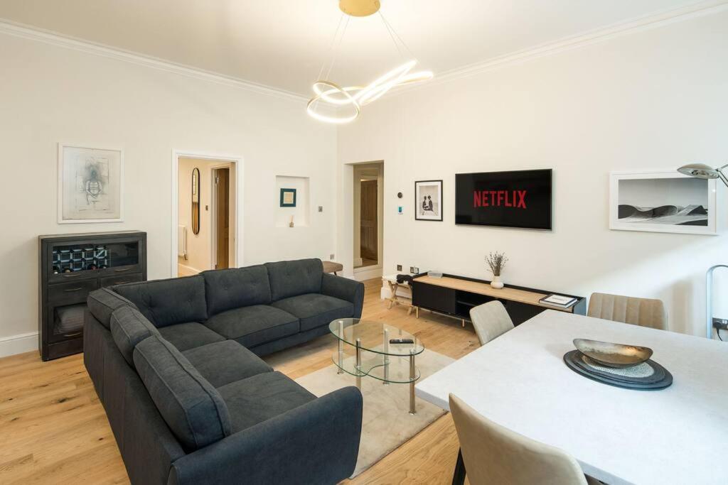 Stylish 2 Bed Flat in Holland Park/ Notting Hill