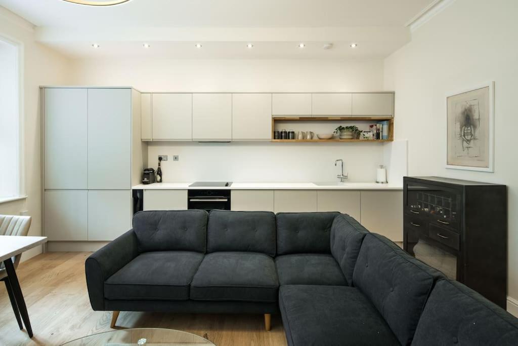 Stylish 2 Bed Flat in Holland Park/ Notting Hill - 4