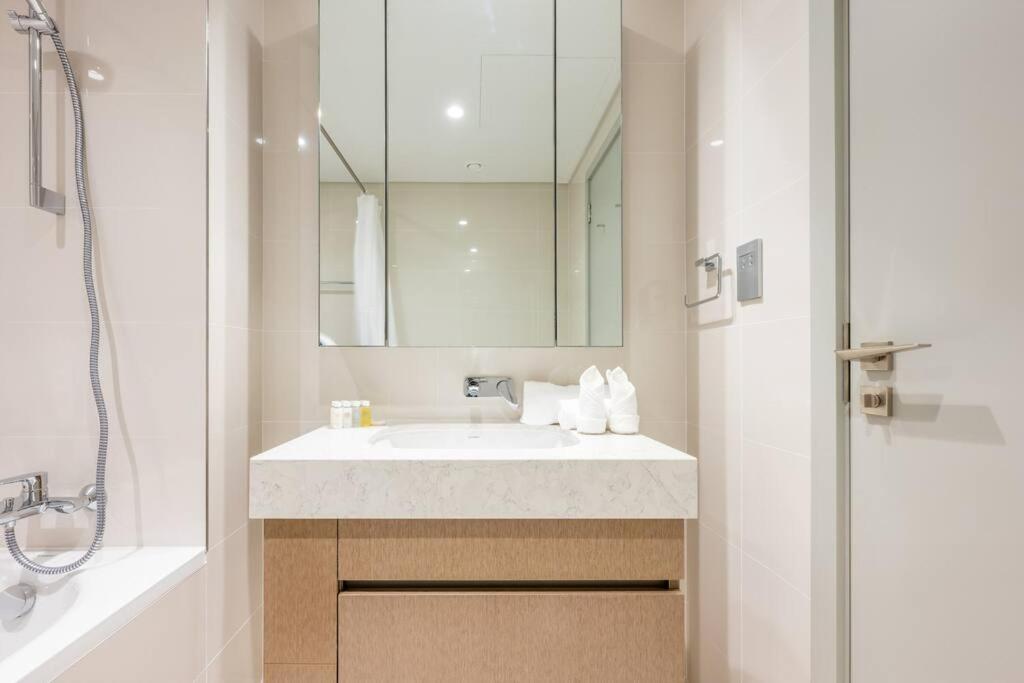 Modern 1BR Oasis in Beach Isle with Beach Access - 3